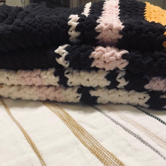 Chunky Knit Blanket - Chunky Knit Throw - OS - Picture 4 of 5